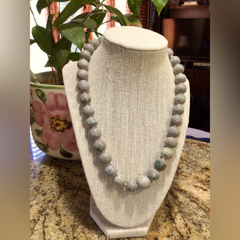 Vintage gray/green stone necklace. EUC